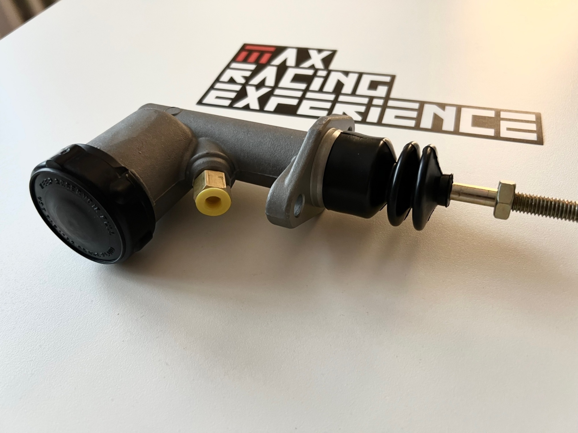 Цилиндр ручника с бачком Wilwood копия 0.625